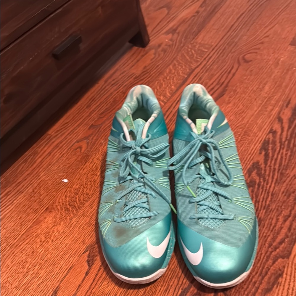 Nike Air Max LeBron 15 Low Easter Sneakers. Men’s 12.